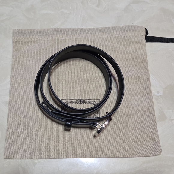 Gucci Black Leather Belt with Silver Buckle - Picture 4 of 7